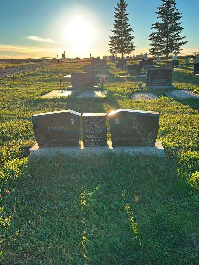 Tillie Dahoy's grave. Photo 2
