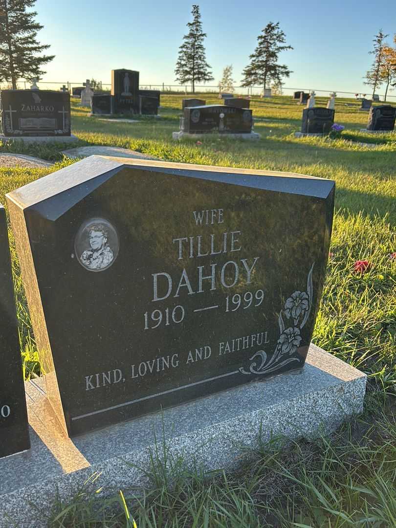 Tillie Dahoy's grave. Photo 3