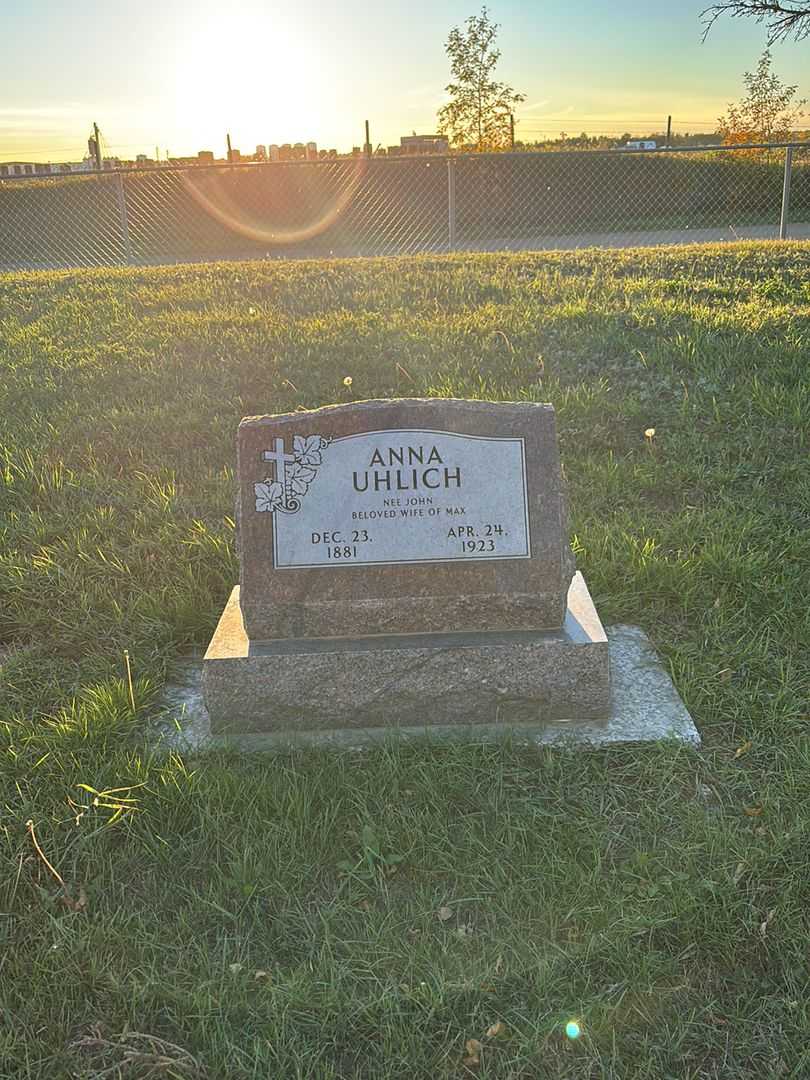 Anna Uhlich's grave. Photo 2