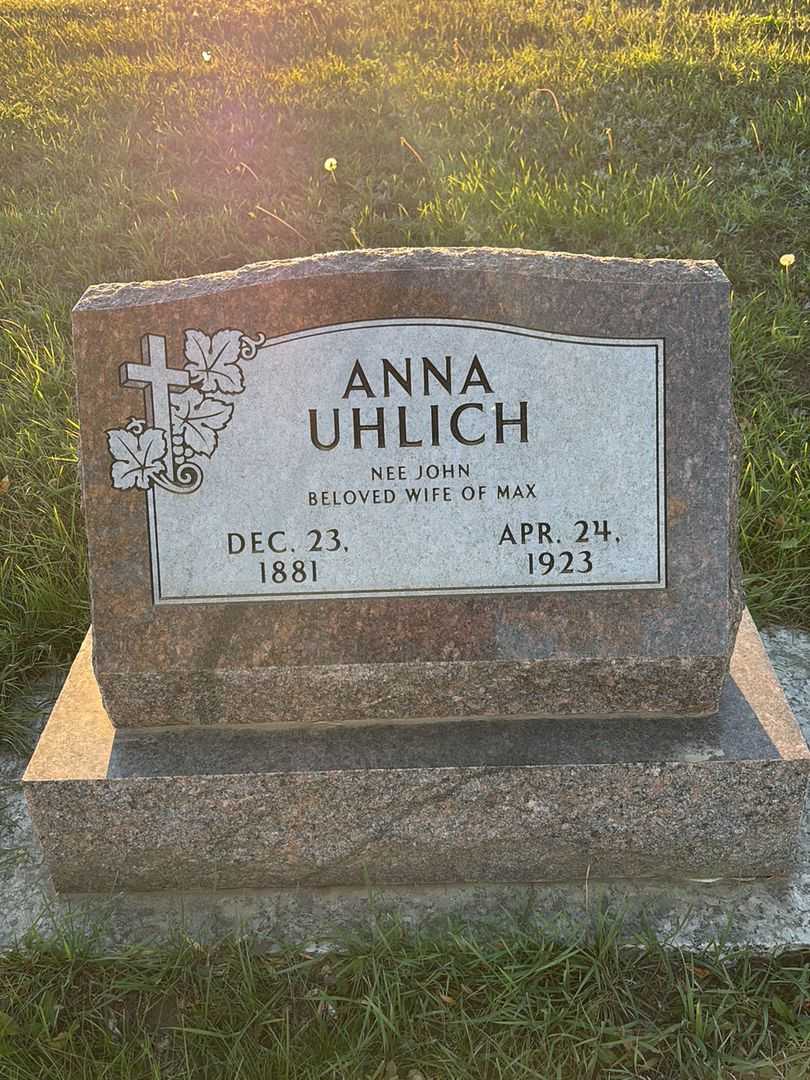 Anna Uhlich's grave. Photo 1