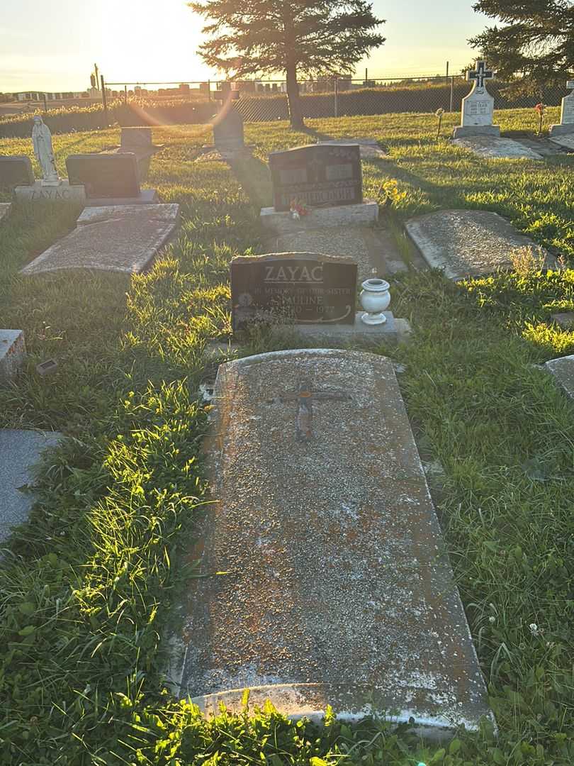 Pauline Zayac's grave. Photo 2