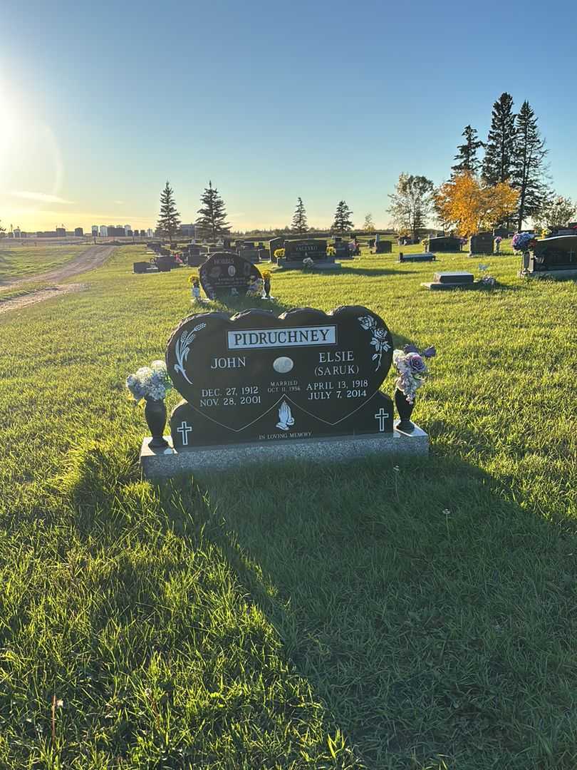 Elsie Anastasia Saruk Pidruchney's grave. Photo 2