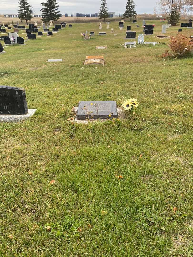 Teresa Joan Paquette's grave. Photo 2