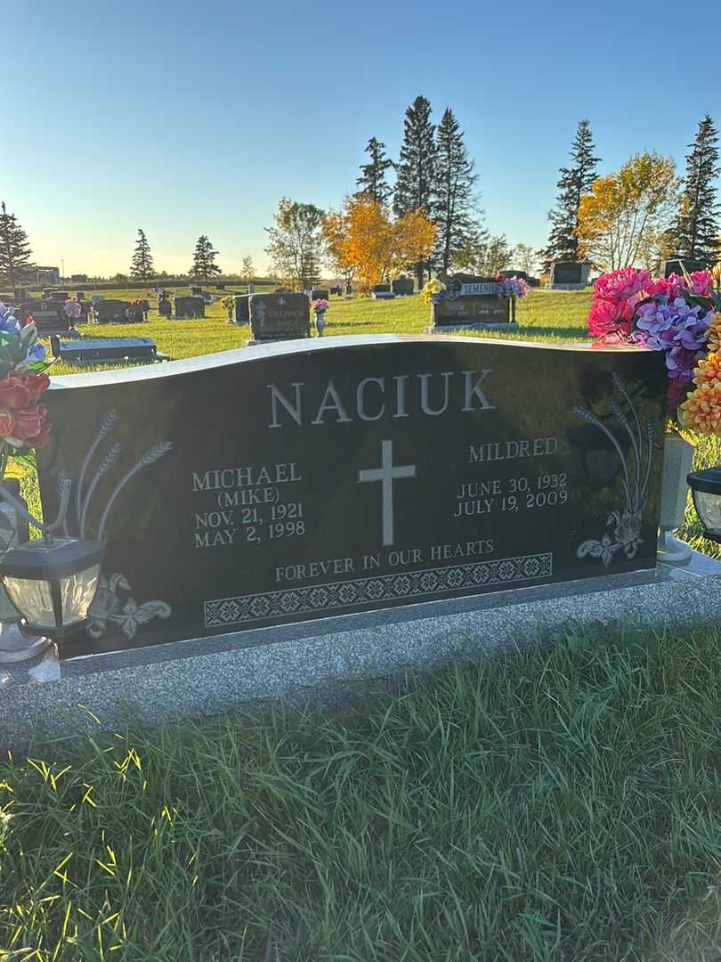 Michael "Mike" Naciuk's grave. Photo 1