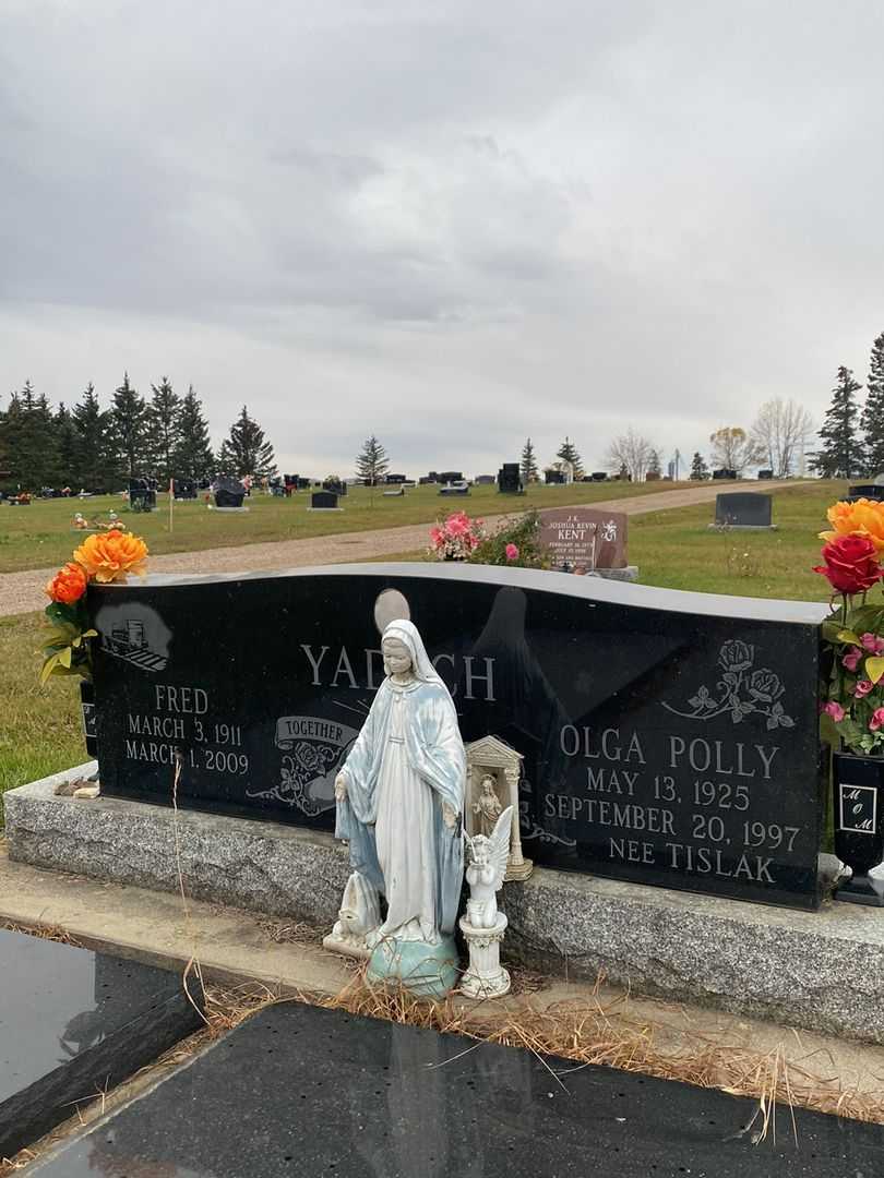 Fred Yadach's grave. Photo 1