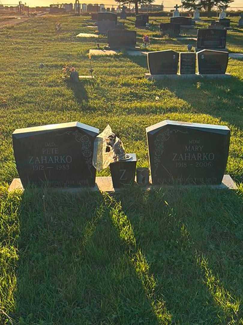 Peter "Pete" Zaharko Senior's grave. Photo 1