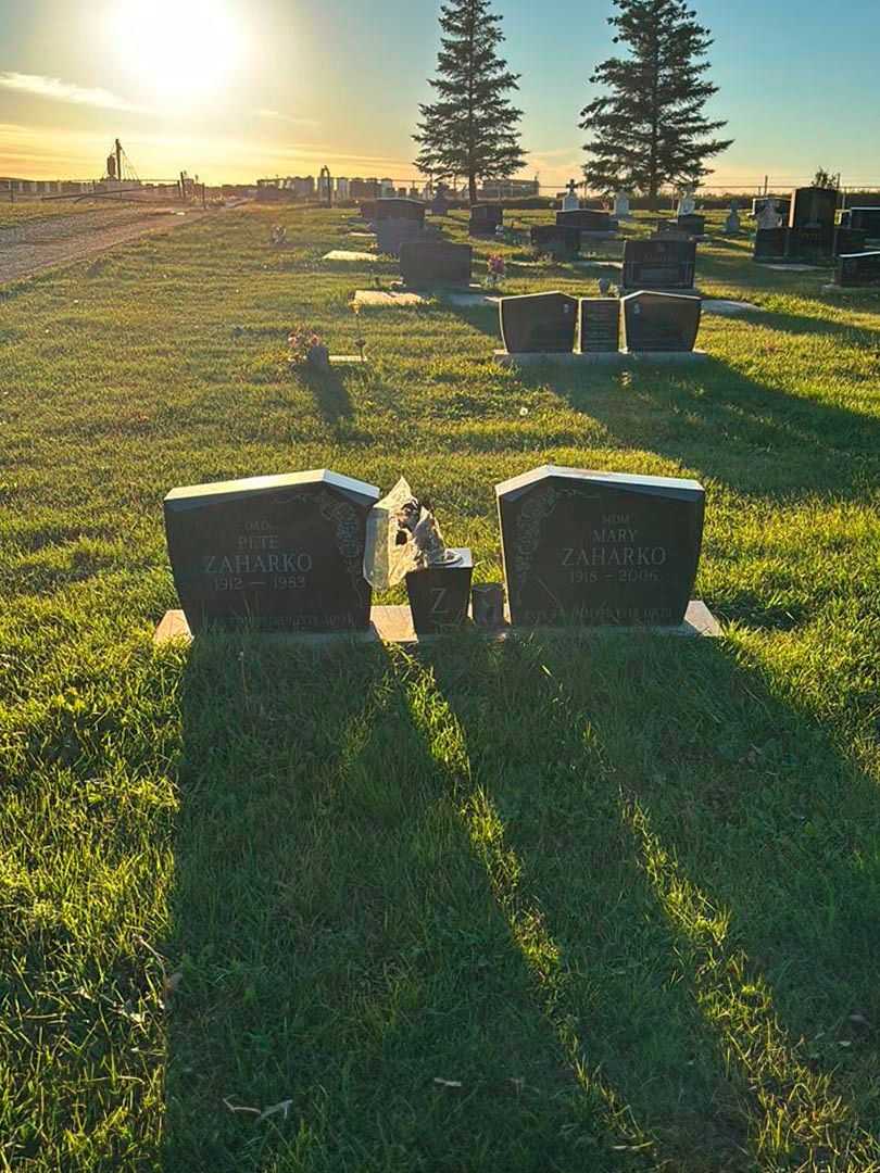 Peter "Pete" Zaharko Senior's grave. Photo 2