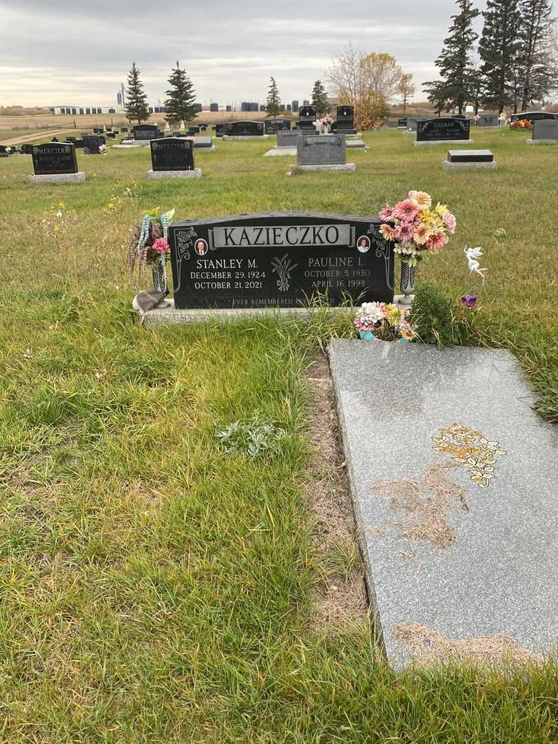 Stanley Michael Kazieczko's grave. Photo 2