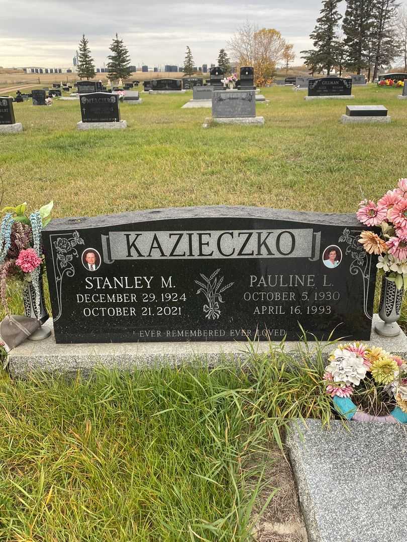 Stanley Michael Kazieczko's grave. Photo 1