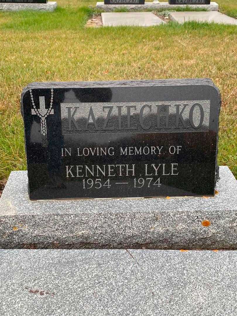 Kenneth Lyle "Ken" Kaziechko's grave. Photo 1