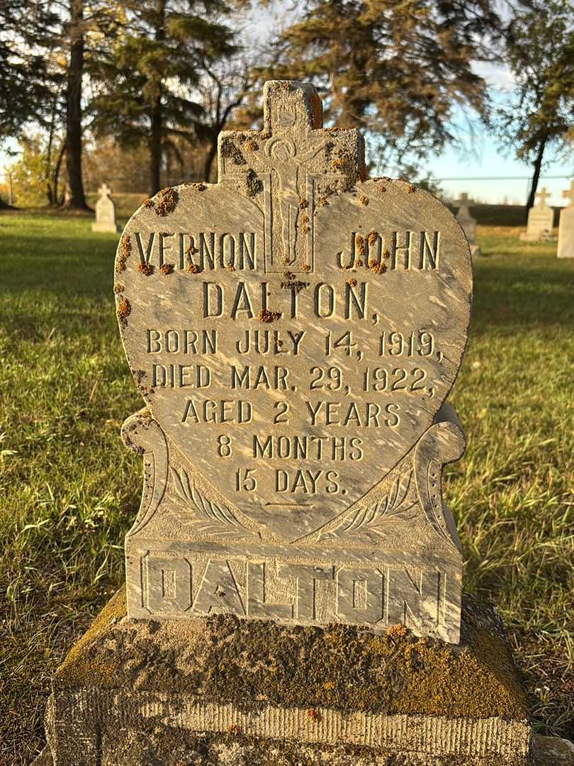 Vernon John Dalton's grave. Photo 1