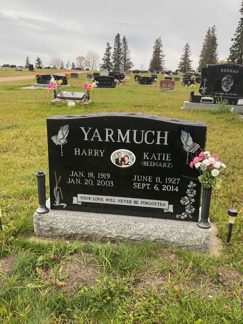 Harry Yarmuch's grave. Photo 1