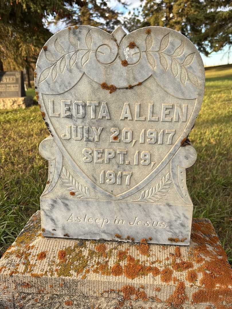 Leota Allen's grave. Photo 1