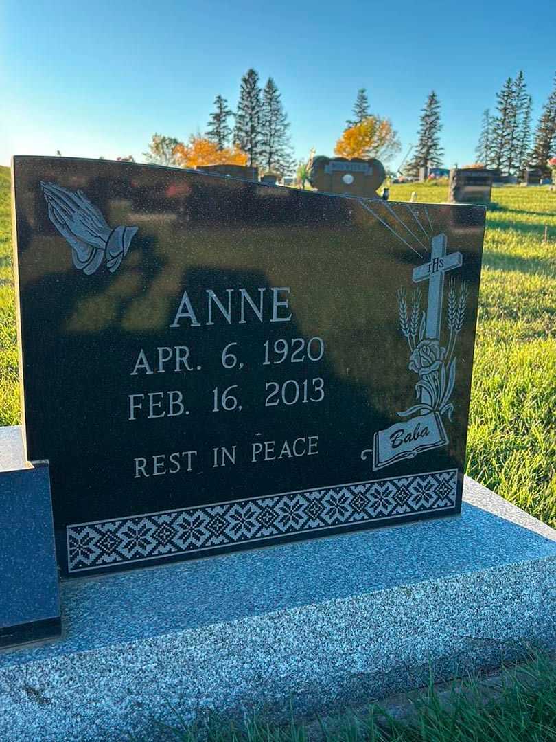 Anne Yaceyko's grave. Photo 3