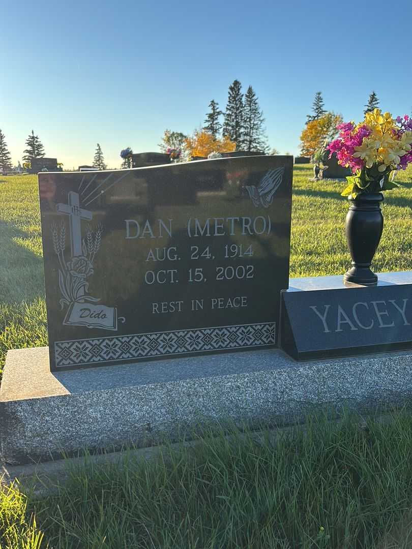 Dan "Metro" Yaceyko's grave. Photo 3