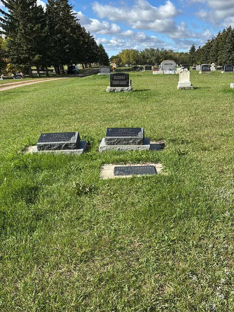 Helen Beatrice Vance's grave. Photo 3