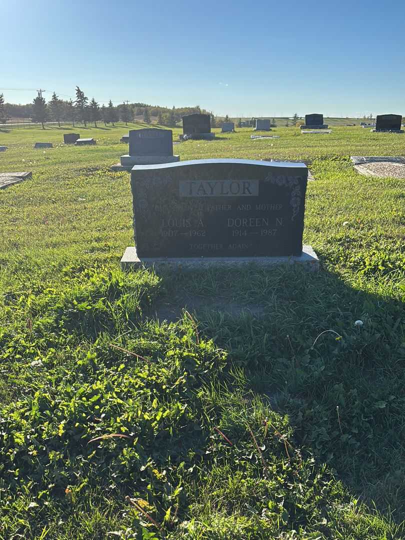 Doreen Nelyce Taylor's grave. Photo 2