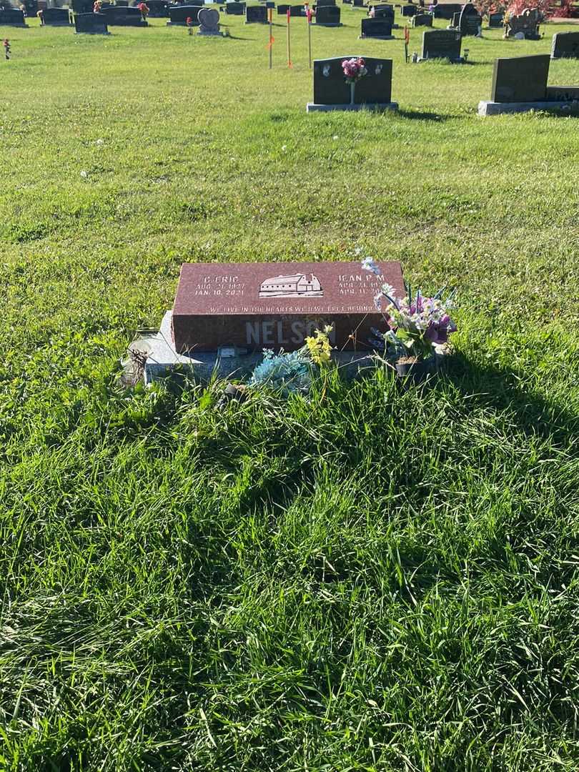 Carl "Eric" Nelson's grave. Photo 2