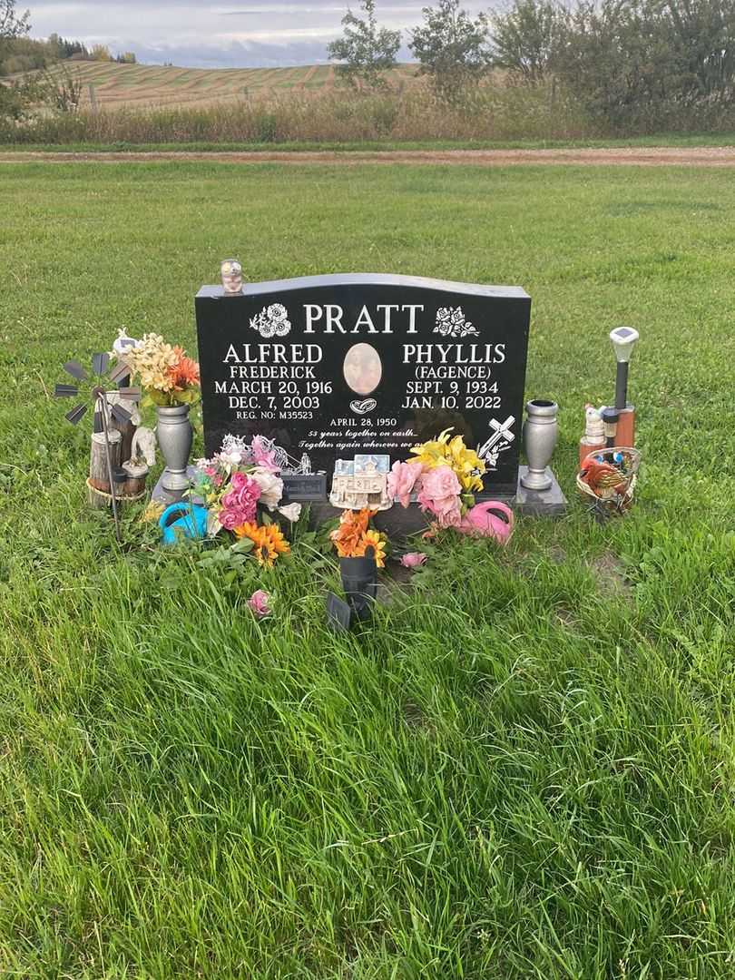 Phyllis Fagence Pratt's grave. Photo 2