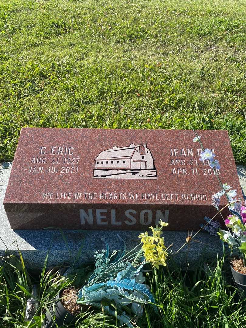 Carl "Eric" Nelson's grave. Photo 1