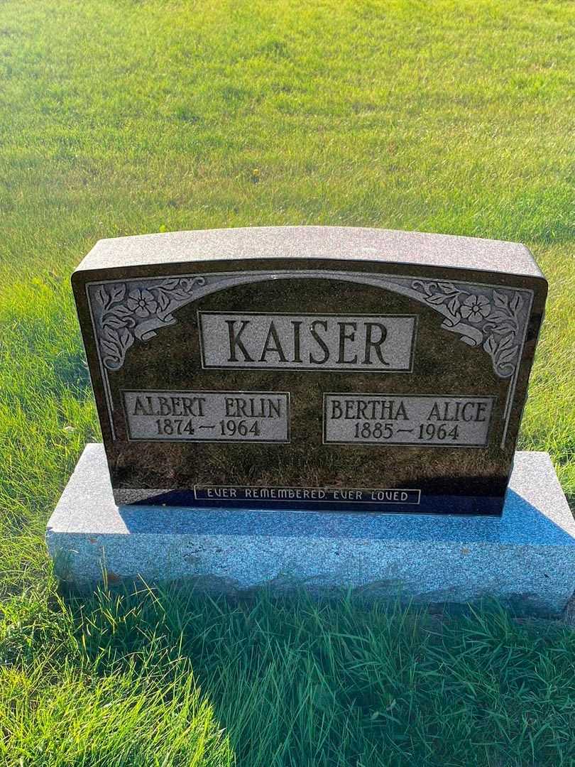 Bertha Alice Kaiser's grave. Photo 1