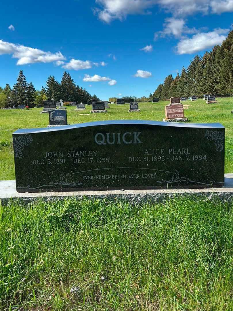 Alice Pearl Quick's grave. Photo 1