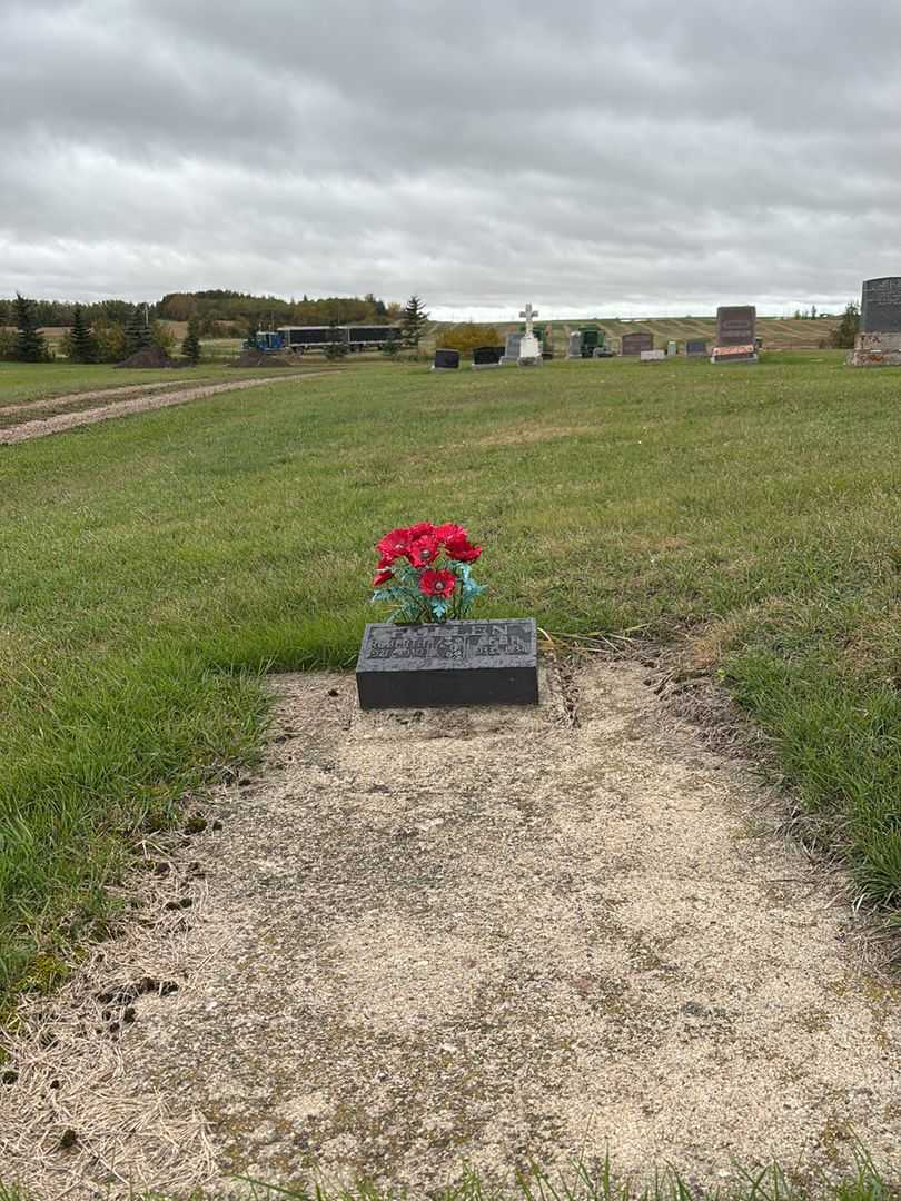 Roberta Hollen's grave. Photo 2