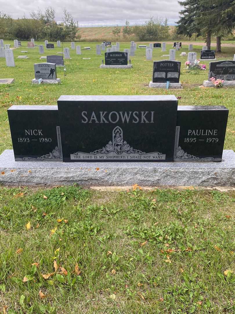 Pauline Sakowski's grave. Photo 1