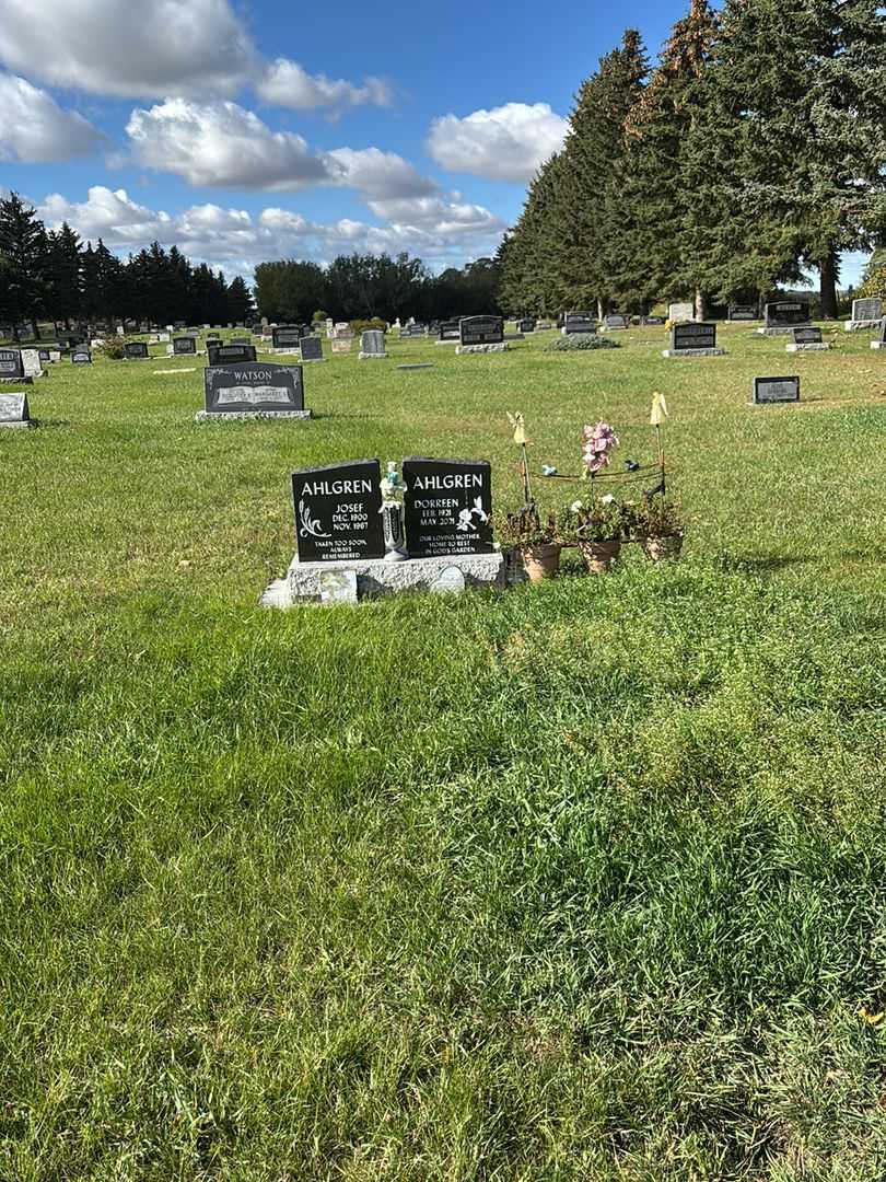 Dorreen May Ahlgren's grave. Photo 2