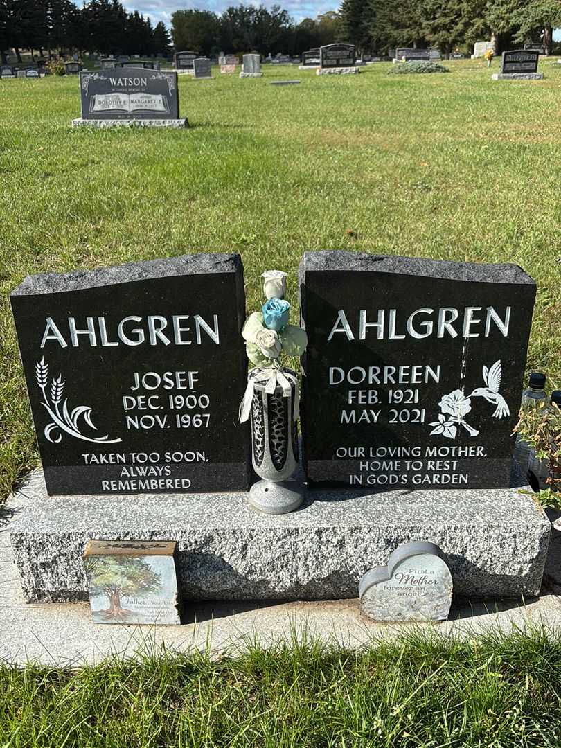 Dorreen May Ahlgren's grave. Photo 1