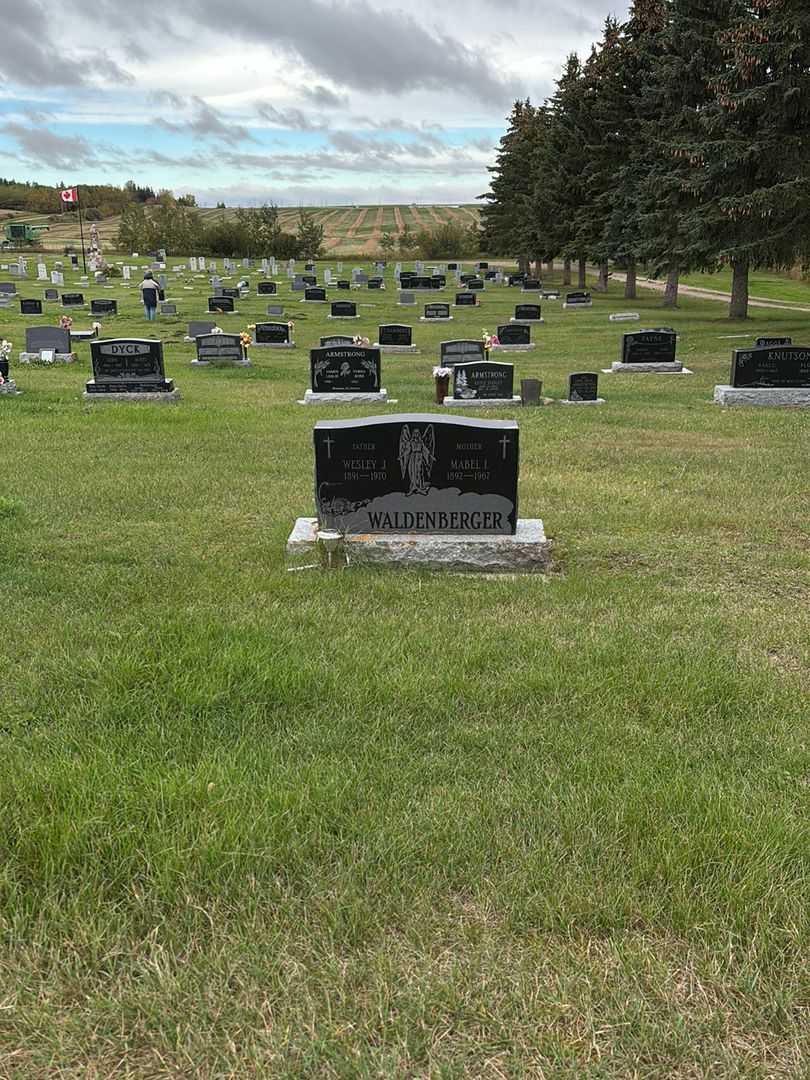 Mabel Irene Waldenberger's grave. Photo 2