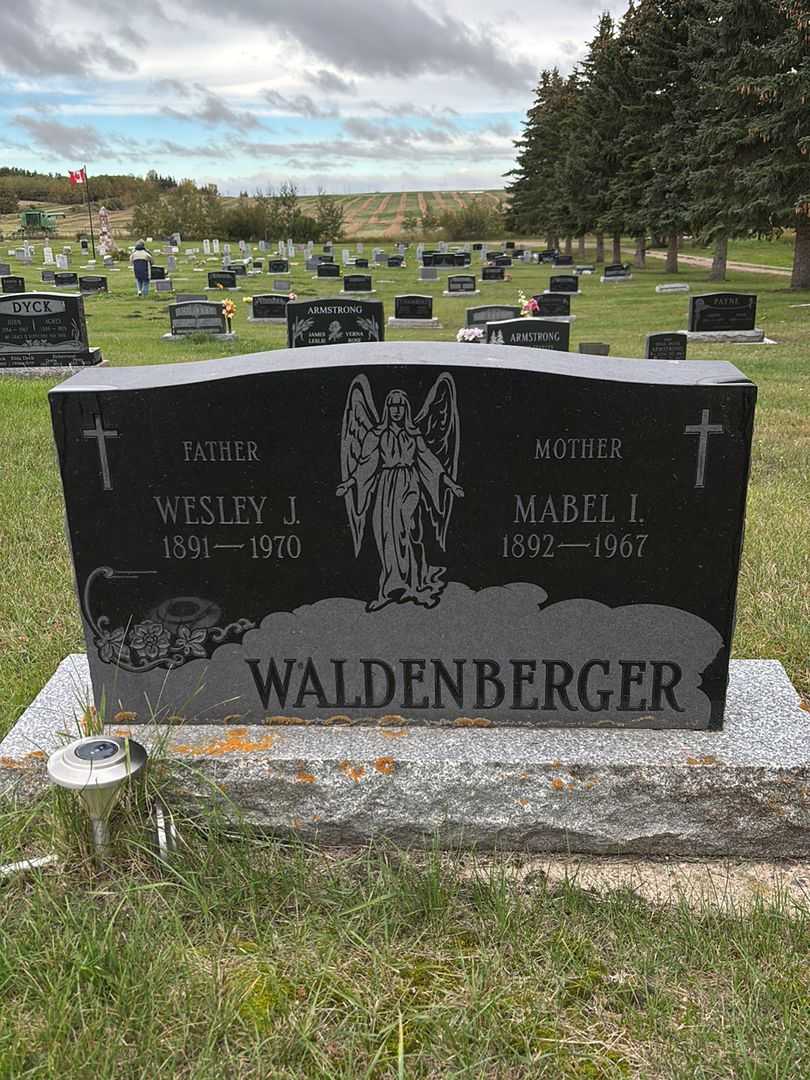 Mabel Irene Waldenberger's grave. Photo 1