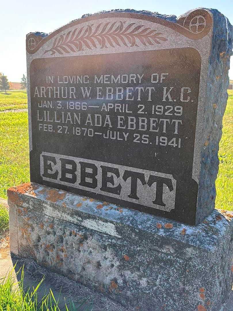 Lillian Ada Ebbett's grave. Photo 1