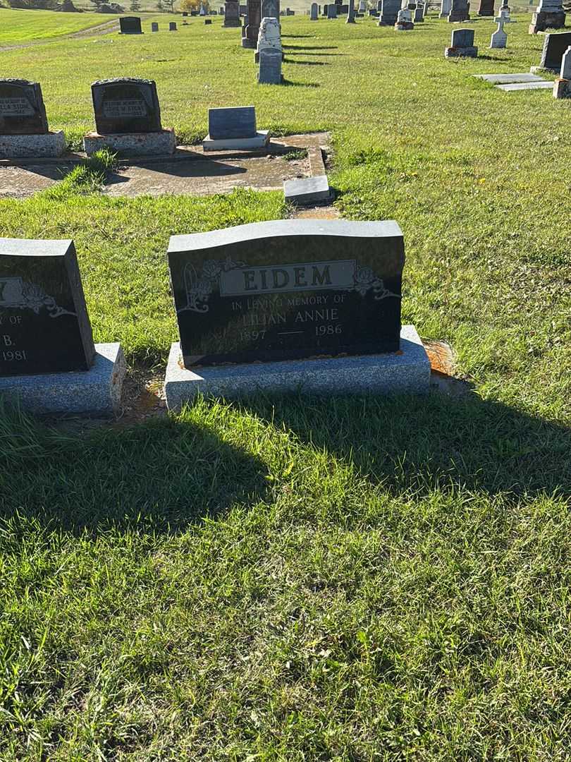 Lillian Annie Eidem's grave. Photo 2