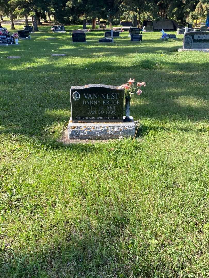 Danny Bruce Van Nest's grave. Photo 2