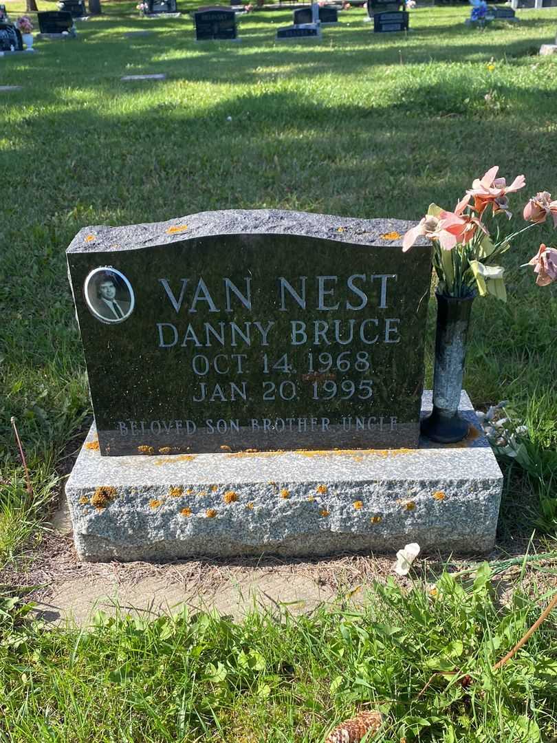 Danny Bruce Van Nest's grave. Photo 1