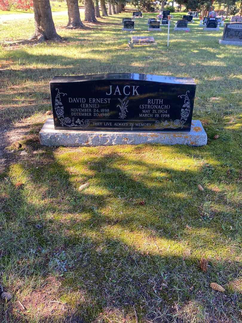 David Ernest "Ernie" Jack's grave. Photo 2