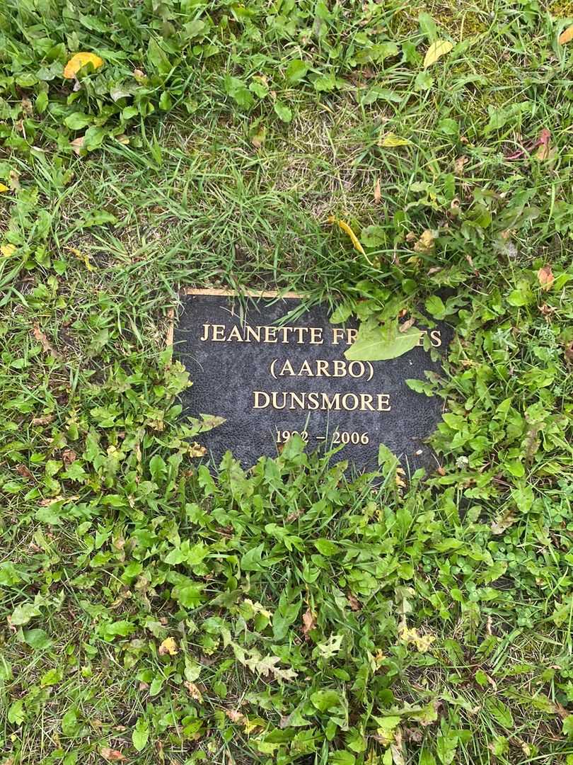 Jeanette Frances Aarbo Dunsmore's grave. Photo 3