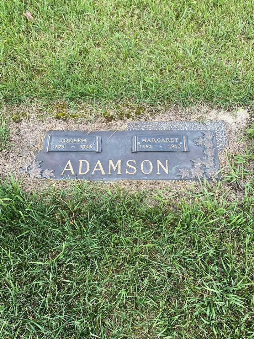 Margaret Adamson's grave. Photo 1