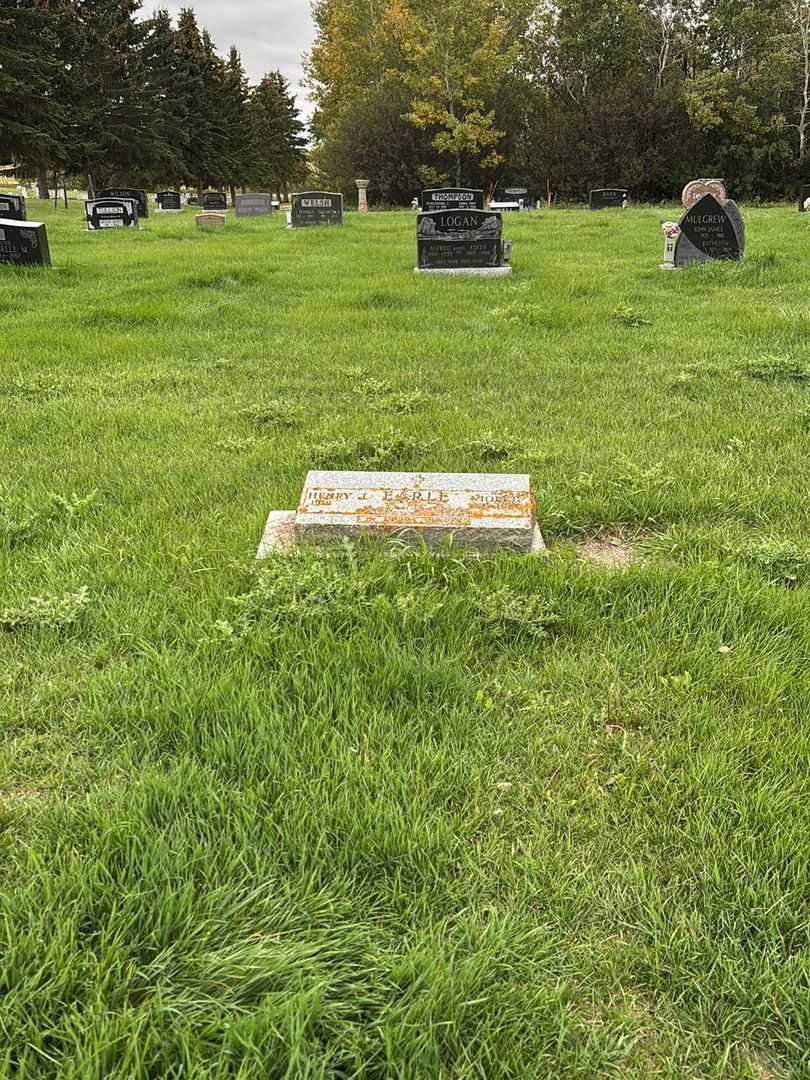 Violet Earle's grave. Photo 2