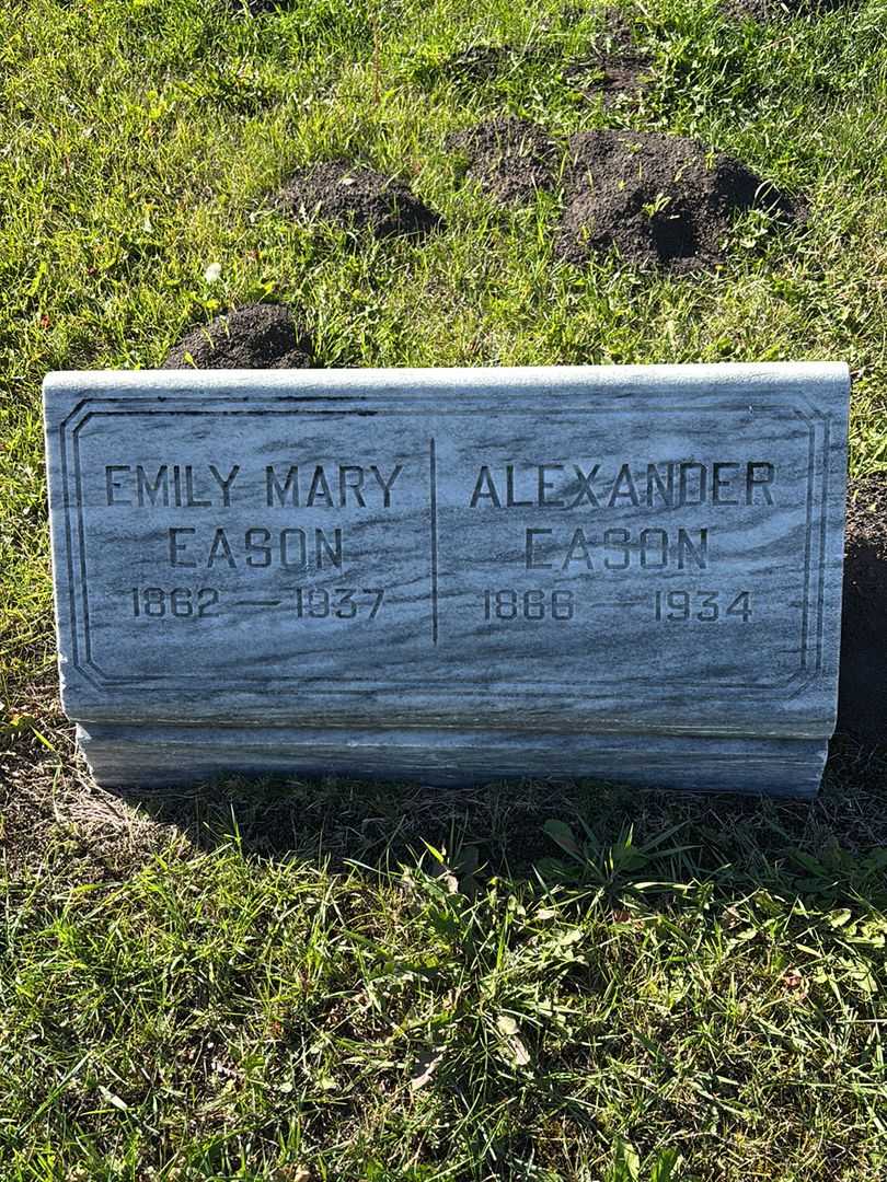 Alexander Eason's grave. Photo 1