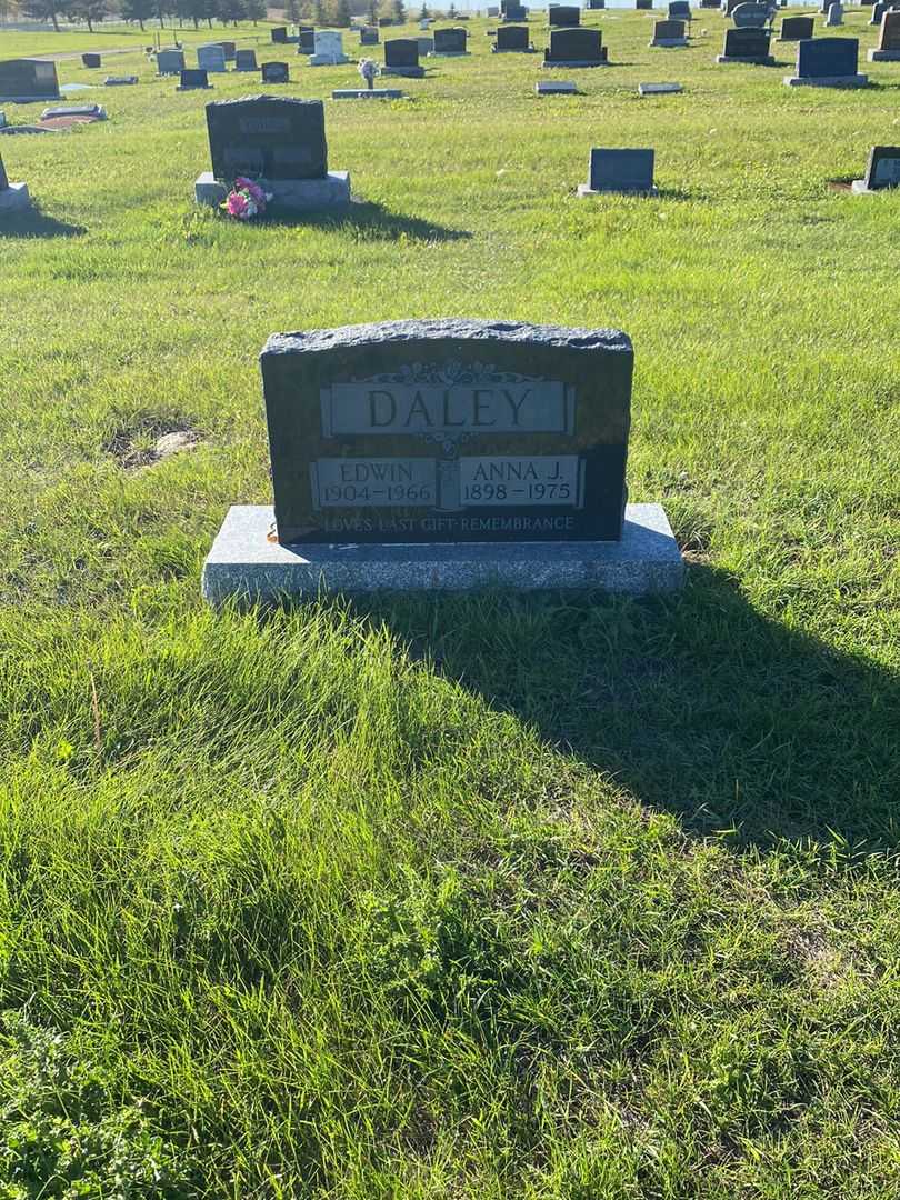 Edwin Walter Daley's grave. Photo 2