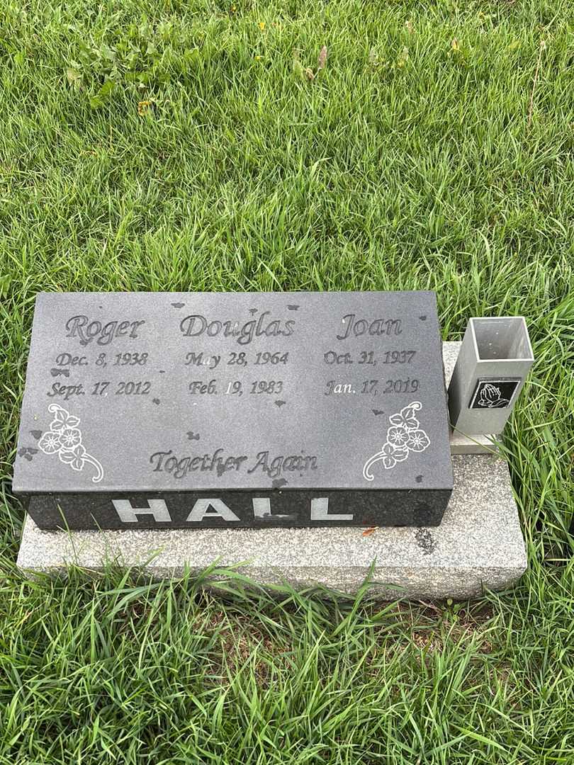 Douglas Alan Clark Hall's grave. Photo 1