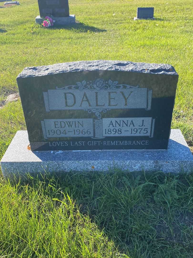 Edwin Walter Daley's grave. Photo 1