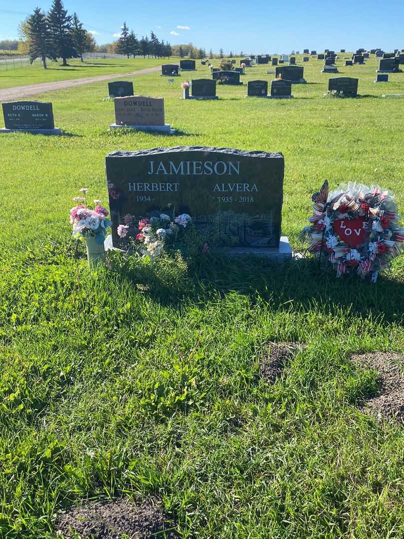 Alvera Joyce Jamieson's grave. Photo 2