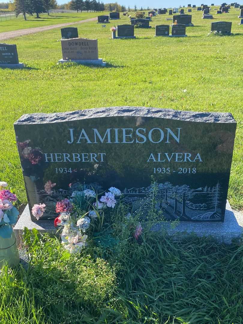Alvera Joyce Jamieson's grave. Photo 1