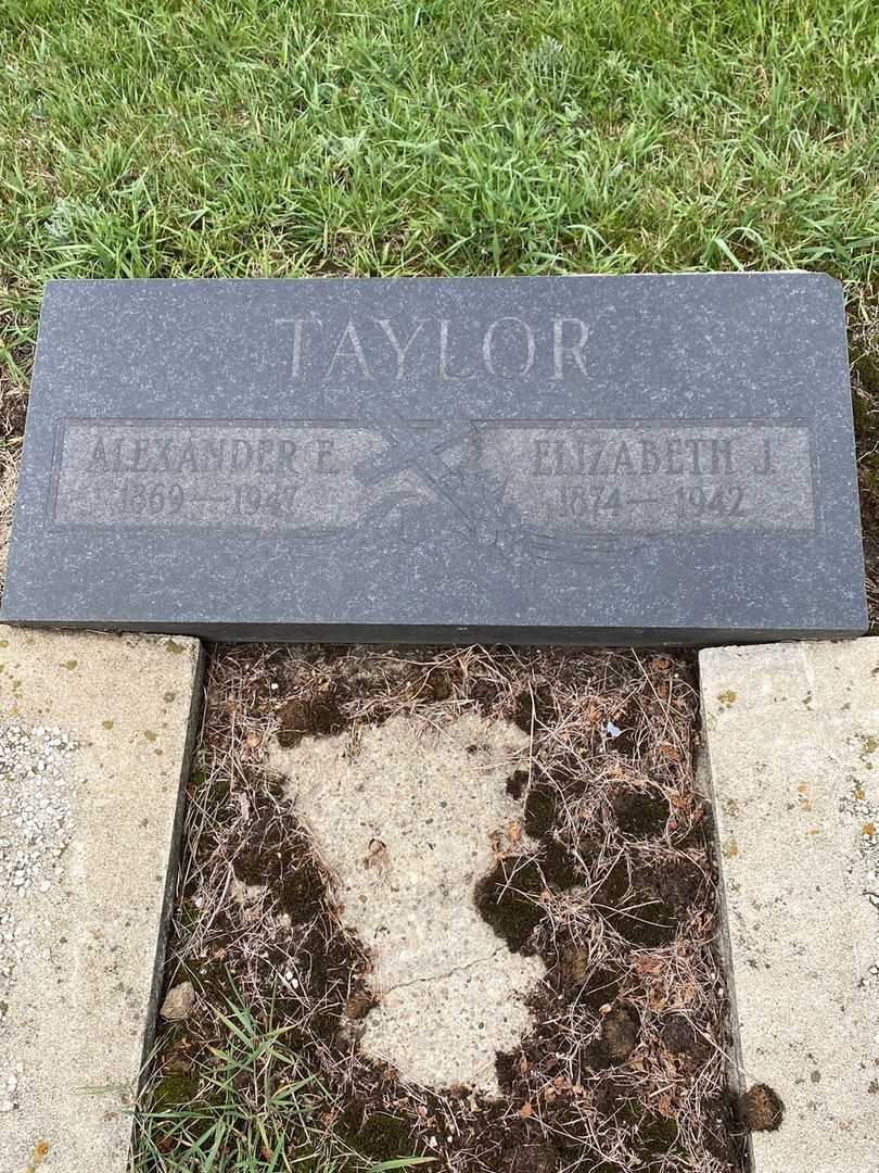 Alexander E. Taylor's grave. Photo 1