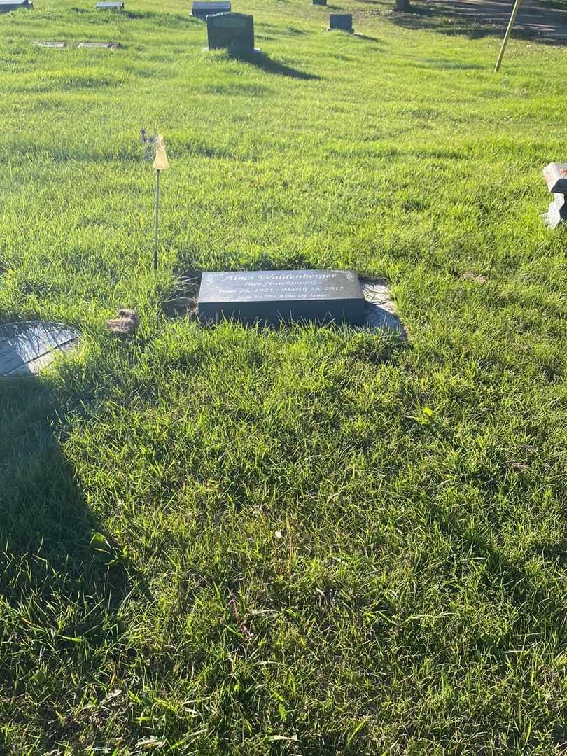 Alma Ethel Waldenberger's grave. Photo 2