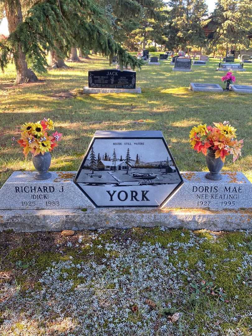 Doris Mae Keating York's grave. Photo 1