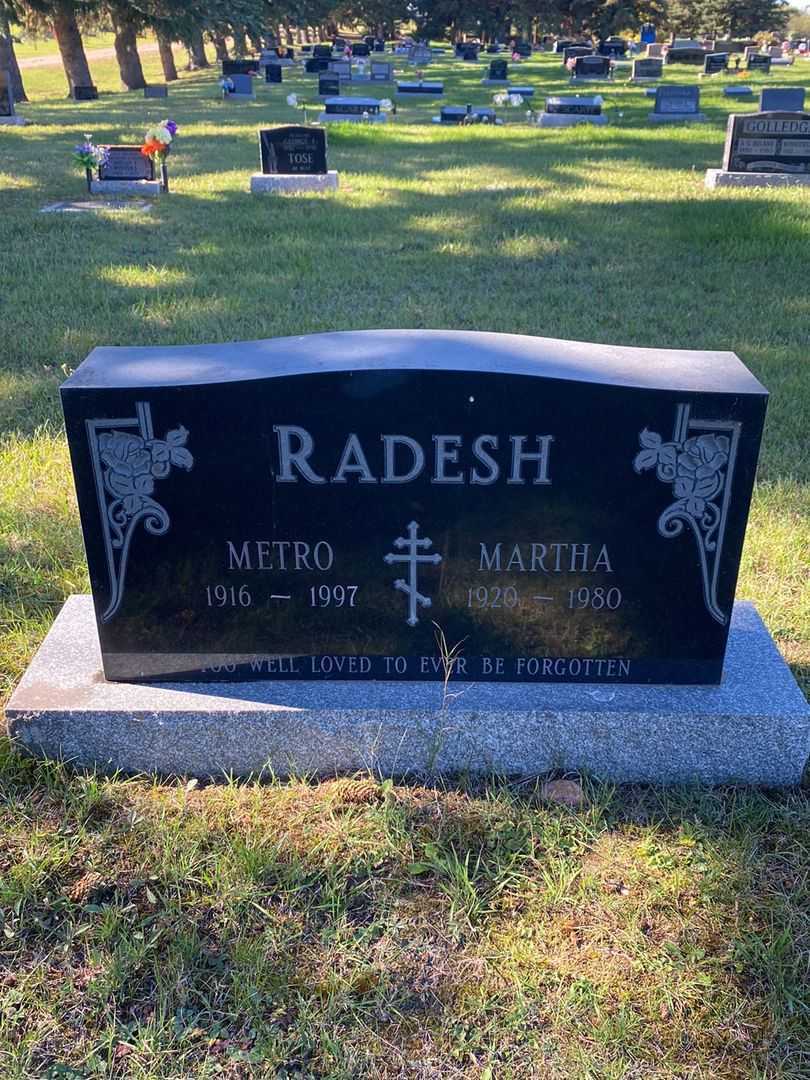 Metro Radesh's grave. Photo 1